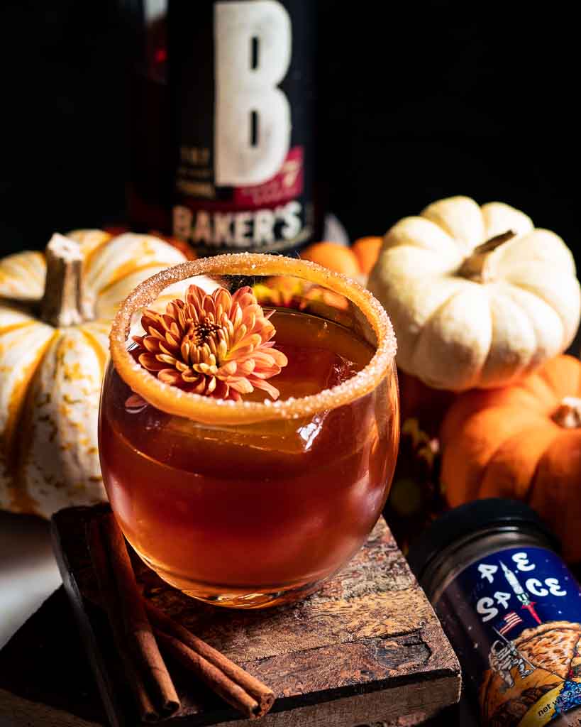 https://www.cocktailcontessa.com/wp-content/uploads/2021/11/Pie-Spice-Old-Fashioned-with-Bakers-Bourbon-2098.jpg